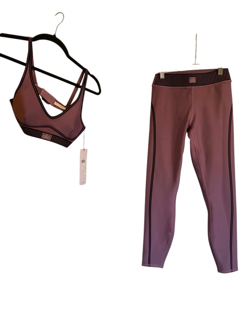 NWT Alo Yoga line up leggings & bra set PLUM KISS Size S